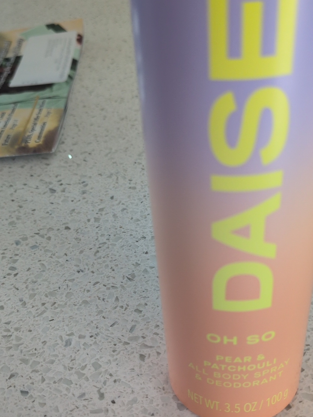 DAISY Oh So Pear & Patchouli Body Spray - Gradient Purple to Peach& Deodorant